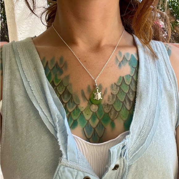 NWT Sea Glass Turtle Pendant Necklace 925 Silver Plated 18” Chain - Picture 5 of 6